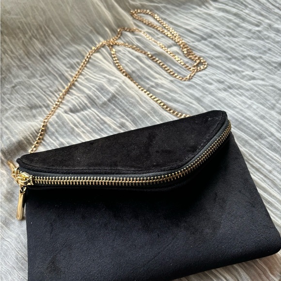 Black Velvet evening bag with chain handle. - Picture 2 of 5